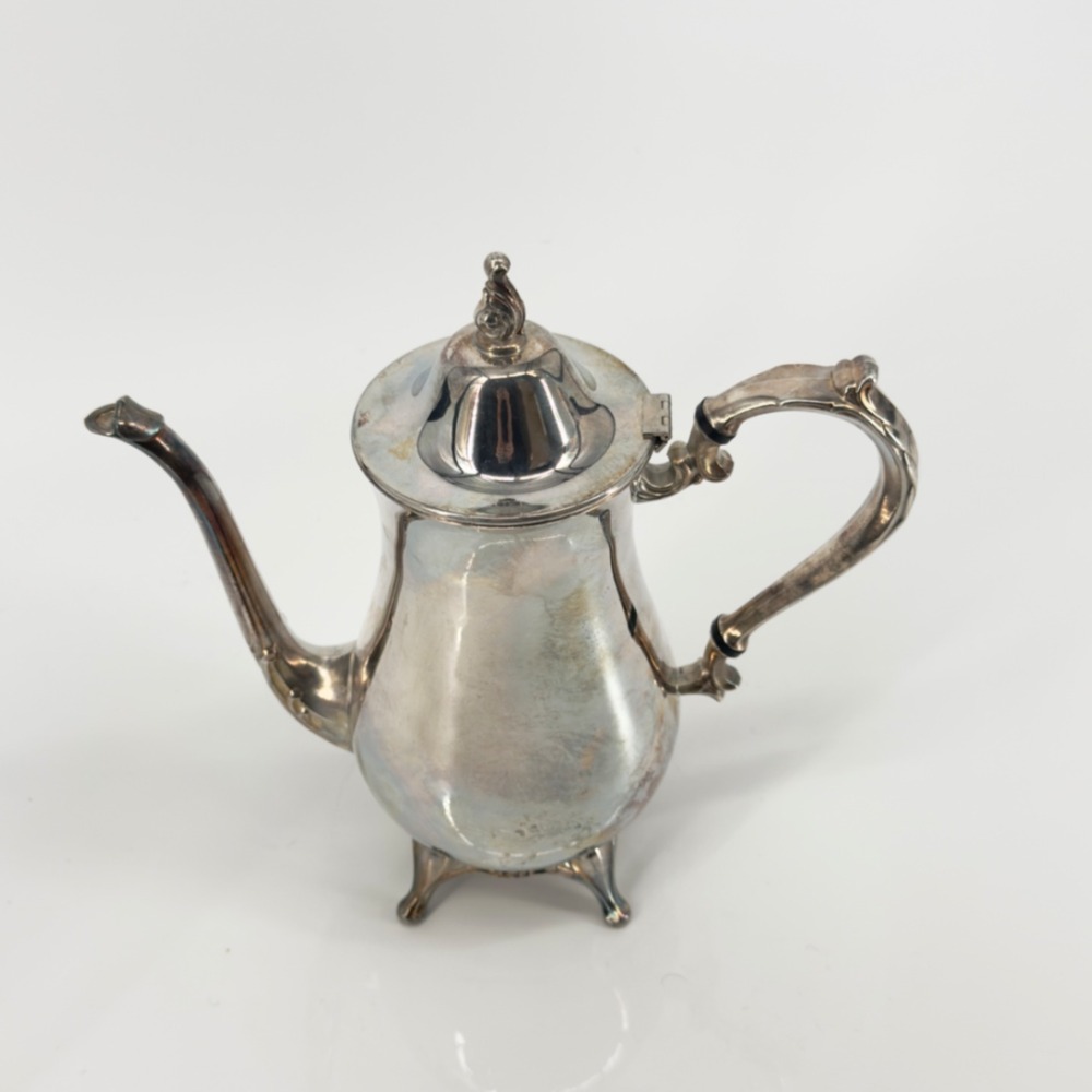 Oneida Silver Plated Coffee Pot Vintage Footed Tea Server with Hinged Lid - Picture 4 of 6
